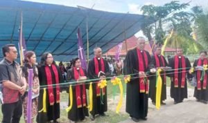 Hadiri Peresmian Gereja GPIBK Imanuel Tatendeng Bangkep, Bupati Delis Ikut Menyumbang