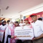 Gubernur Andalan Serahkan Dana Hibah Rp3 Miliar untuk Pondok Pesantren Panrita Jabal Hikmah