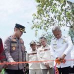 Bupati Luwu Ungkap Rasa Bahagia Bisa Penuhi Permintaan Masyarakat Desa Papakaju dan Riwang Soal Pengaspalan Jalan