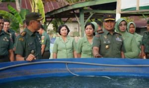 Dandim 1403 Palopo Dampingi Danrem 141 Toddopuli Tabur Benih Ikan Nila dan Tanam Jagung