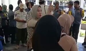 6 Bulan Honor Tidak Dibayar, Kader KB Palopo Geruduk Kantor Wali Kota