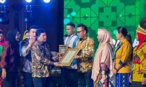 Beri Perhatian Khusus Kepada Dokter Spesialis, Bupati Morut Terima Penghargaan dari Menteri Kesehatan