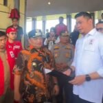 Ketua PMI Sulsel Serahkan Bantuan Kemanusiaan ke Pemkab Luwu