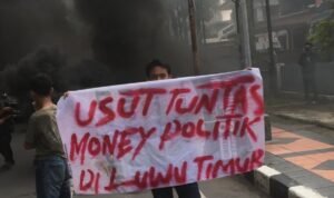 Unjuk Rasa di Makassar, Mahasiswa Desak Bawaslu Usut Tuntas Kasus Amplop Budiman-Akbar