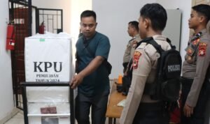 23 Personel Polres Palopo Kawal Pendistribusian Logistik Pilkada ke 9 Kecamatan