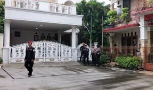 KPK Geledah Rumah Sekjen PDIP Hasto Krisyanto di Bekasi