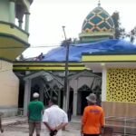 Kubah Menara Masjid di Maros Sulsel Roboh Timpa Rumah Warga