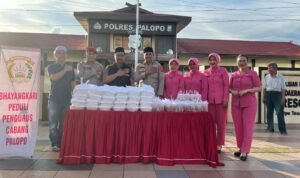 Satreskrim Polres Palopo Bagikan 100 Paket Takjil di Bulan Ramadhan