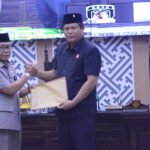 Sekda Lutim Serahkan Ranperda APBDP 2025 ke DPRD, Tiga Kartu Sakti Sudah Terakomodir