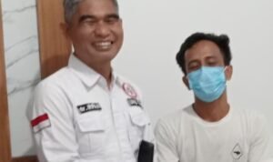 Suami Pasien dan Direktur RSUD I Lagaligo Saling Menguatkan demi Kesembuhan Ibu Herlina