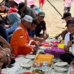 Syukuran Panen, Bupati Luwu Berbaur dengan Warga Pasamai di Bantaran DAS Suso